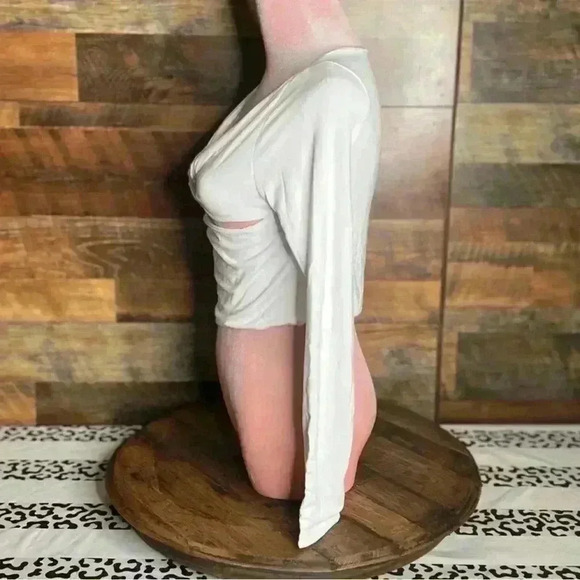 Seroya Ellis Long-Sleeve Peekaboo Cut-Out Top in White. Soft! Size Large. NWT! - Picture 9 of 16